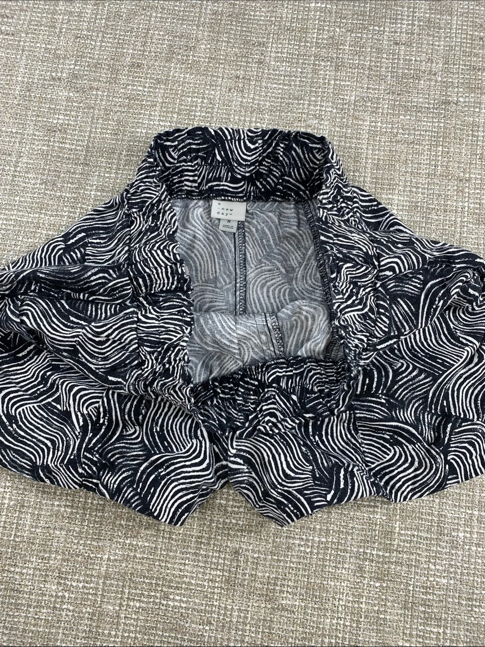 a new day black and White Wave Print Elastic Waist Athletic Shorts - Picture 7 of 13